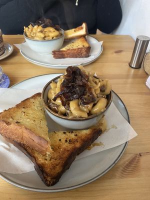 Hendos mac n cheese, garlic bread included (all vegan, of course)  at Tigs Bagel & Coffee House in Sheffield
