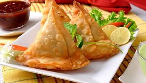 Panir and masala samosa at Vege House in Belgrade