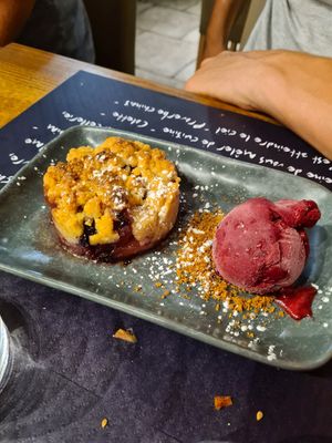 Crumble with sorbet at Le Cachotier in Carcassonne