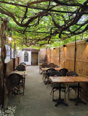 Interiors 🪑 at Le Cachotier in Carcassonne