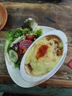 Vegan 'Parmentier' (Base of 'Soy Meat', a layer of Braised Onions 🧅, topped with Smashed Potatoes 🥔) + Side Salad 🥗 at Le Cachotier in Carcassonne