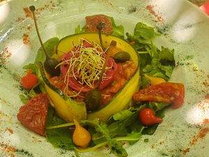 Carpaccio de tomates aux condiments at Le Cachotier in Carcassonne