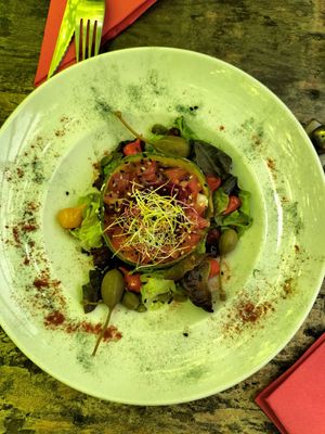 Carpaccio de tomates at Le Cachotier in Carcassonne