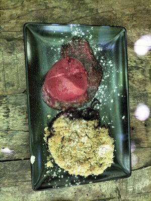 Crumble aux fruits rouges at Le Cachotier in Carcassonne