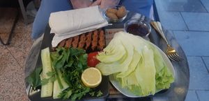 Cigkofte, medium platter, 3 weatballs at Cigköftem - Meidling in Vienna