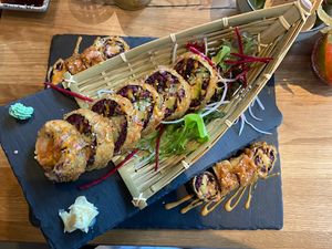 Tempura mini roll Sake (außen), Tempura big roll Udumbara (Mitte) at Udum in Cologne