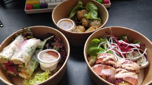 Summerrolls, vegan salmon & shrimps at Udum in Cologne