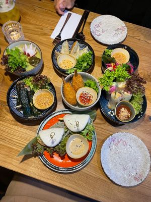 Full dinner table at Udum in Cologne