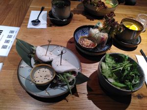 Bin Bao mit Soja-Patty, Wan-Tan-Suppe, Summer rolls at Udum in Cologne