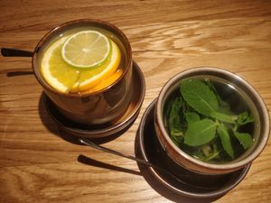 Ginger/orange- and ginger/mint tea at Udum in Cologne