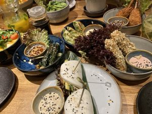 Bao bao, frittierte Tofusticks, Algen-ummantelte Sticks und und und   at Udum in Cologne