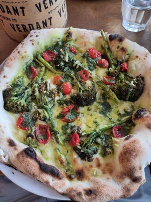 Broccoli and pesto vegan pizza at Schooners in St Agnes