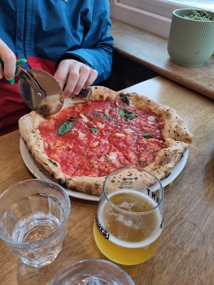 Marinara pizza at Schooners in St Agnes