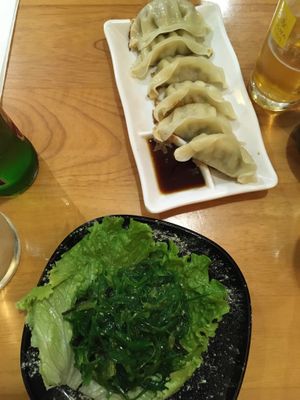 Vegetables gyoza and seaweed salad at Les Pâtes Volantes in La Rochelle