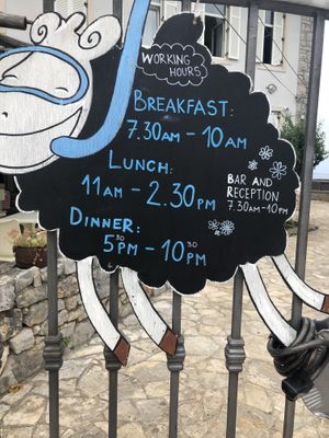 Mind opening hours  at Tramontana in Cres