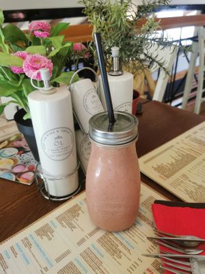strawberry and banana smoothie at Pekara in Niksic
