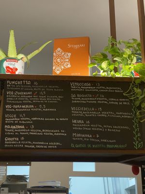 A whole board of vegan options 🙌🏼 at A GoGò Pizzabar in Mallorca