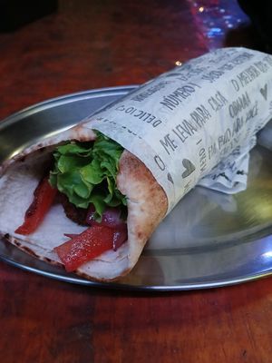 Shawarma de falafel at Lamirah in Cavalcante