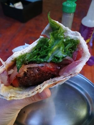 Shawarma de falafel at Lamirah in Cavalcante