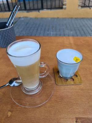 Latte Machiato and Blue latte at The Club in Cordoba