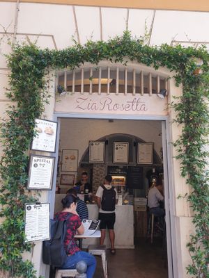 Exterior at Zia Rosetta in Rome