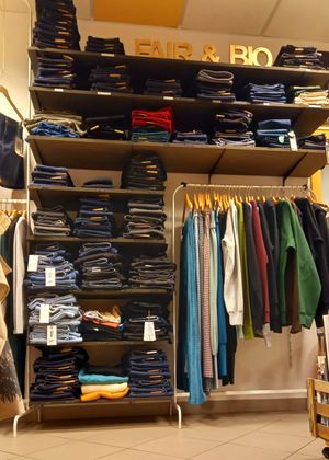 jeans at umgekrempelt in Mannheim