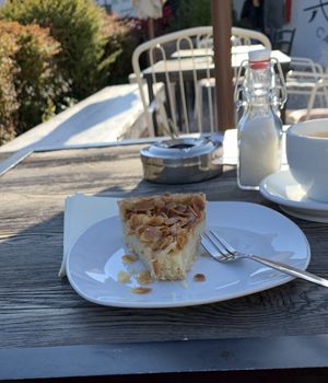 Apfeltarte vegan 🌱  at Tiny Soul Cafe & Deli in Kochel Am See
