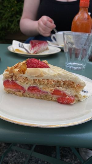 Erdbeerkuchen & Kokosmilchreiskuchen  at Tiny Soul Cafe & Deli in Kochel Am See
