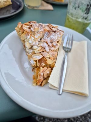 Veganer Apfel-Marzipan-Kuchen at Tiny Soul Cafe & Deli in Kochel Am See