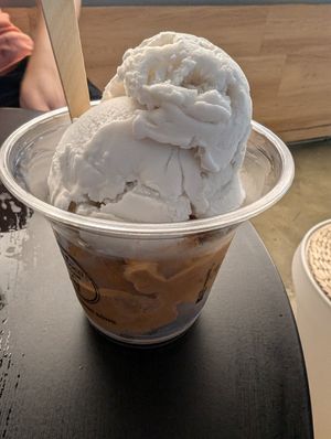 Double cup - Thai tea and coconut at So Coco in Hong Kong Island