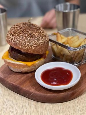 House made burger at Root Vegan - 本原純素 in Hong Kong Island