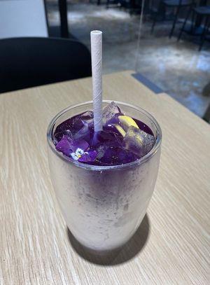 Iced Butterfly Pea Lemon Tea 蝶豆花檸檬茶 at Root Vegan - 本原純素 in Hong Kong Island