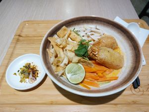 Northern Thai Curry Noodle 泰北咖喱金麵配腐皮雞腿 at Root Vegan - 本原純素 in Hong Kong Island