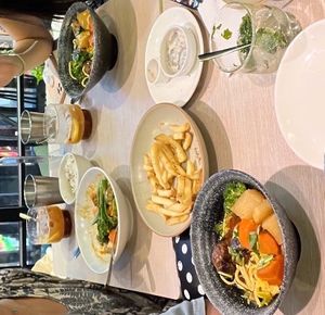 taiwanese braised noodles & curry +rice (meh), bacon fries, hojicha apple tea at Root Vegan - 本原純素 in Hong Kong Island