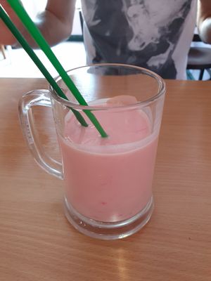 Strawberry lassi at Everest in Znojmo