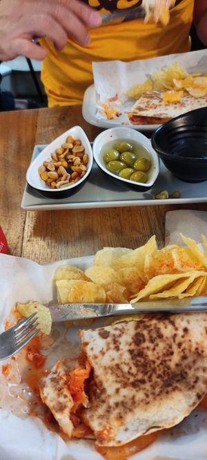 Quesadilla kimchi/ quesadilla queso/bacon vegano at Café Bar El Muelle in Santiago De Compostela