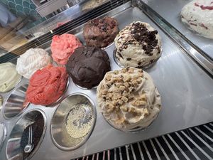 all vegan in this pic 🤩  at Katchi Ice Cream - Hackescher Markt in Berlin