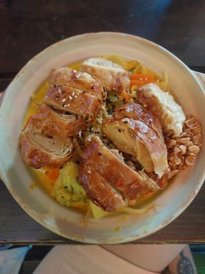 Green lake with vegan duck at Ngon Ngon 1970s in Cologne