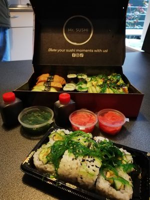 Veggie Lovers Box with seaweed/ginger/soy sauce at Mr Sushi in Groningen