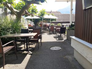 Outdoor seating at Hotel Restaurant Bahnhof in Giswil