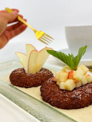 Apfelküchlein mit Vanillesauce at Hotel Restaurant Bahnhof in Giswil