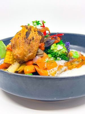 Mille feuillle mit Zucchiniblüte at Hotel Restaurant Bahnhof in Giswil