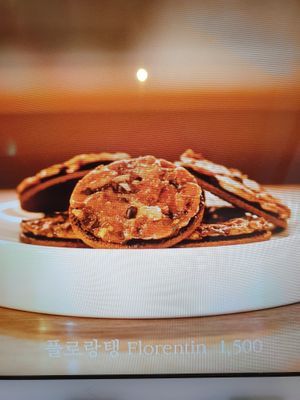 nice florentines at Perlen - 펠른 in Seoul