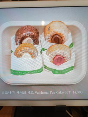 tea cake set at Perlen - 펠른 in Seoul