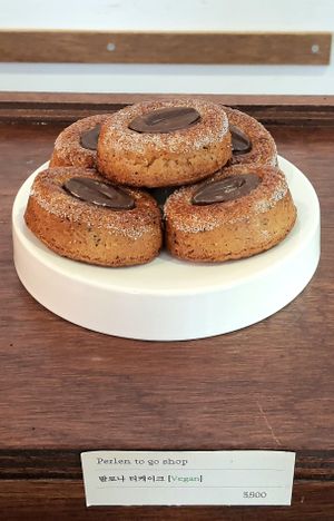 vegan option: Valrona tea cake at Perlen - 펠른 in Seoul