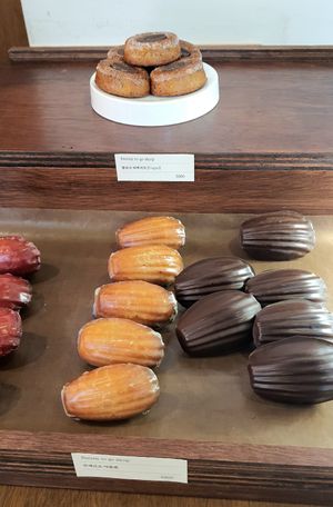 display of desserts - madeleines are not vegan! at Perlen - 펠른 in Seoul
