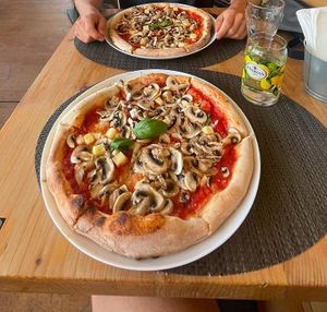 Pizza with mushrooms and vegan cheese at Gallo Grigio in Vila Nova De Gaia