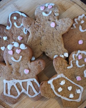 Gingerbread people in the house! at Roots in Aljezur