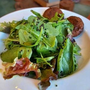 Thanks @mr_runner_bean for stopping by and sharing your falafel snack! 💚 Obrigado! at Roots in Aljezur