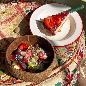 Delicious açaí bowl, and vegan gluten free cheesecake!• Deliciosa taça de açaí e um cheesecake vegano e glúten free! at Roots in Aljezur